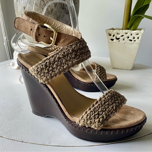Stuart Weitzman Boho Crochet Weaved Khaki Wedge Sandals Womens 6M Tan Brown Rare - Picture 1 of 7